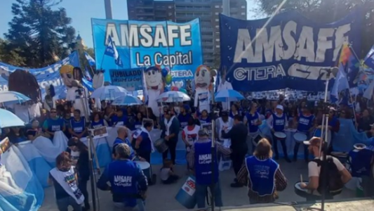 Los docentes entre la aceptación y tres mociones de rechazo a la oferta salarial