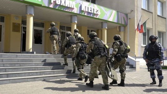 Trece muertos, entre ellos siete niños, en un ataque de arma de fuego en escuela en Rusia