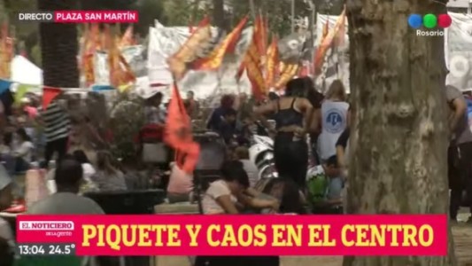 Caos en el centro: movilización y acampe piquetero en Rosario