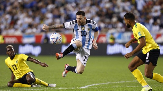 Messi entró en el segundo tiempo, metió un doblete y Argentina goleó a Jamaica