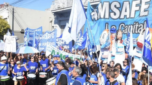 En medio de la discusión por los descuentos, los docentes volvieron a manifestarse