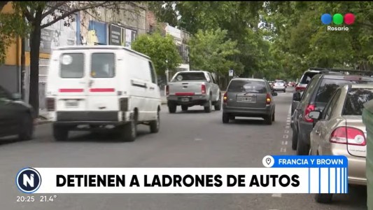Dos detenidos mientras violentaban autos para robarlos