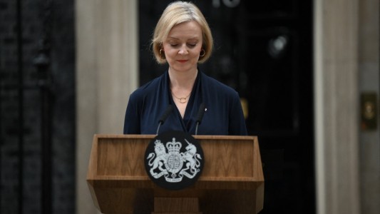 Renunció la primera ministra británica Liz Truss