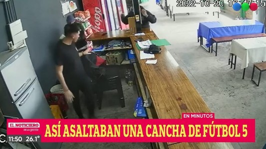 Violento asalto en una cancha de fútbol cinco en Parque Field