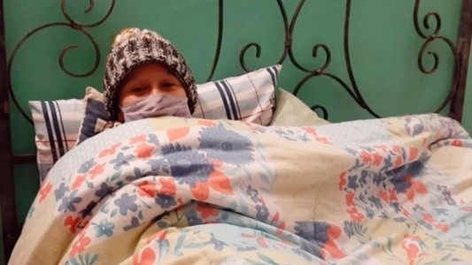 Fingió tener cáncer, recaudó $400.000 y huyó del país: acordó su condena en un juicio abreviado y quedó libre