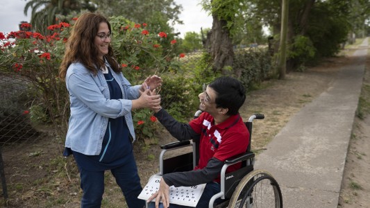 Un joven con parálisis cerebral transformó 200 palabras diarias en su primera novela