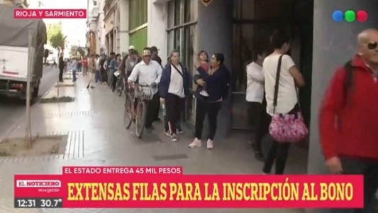 Segundo día de largas filas en las oficinas de Anses por el bono de 40 mil pesos