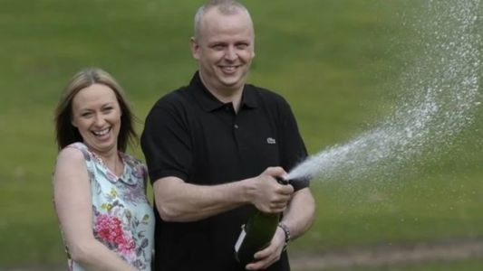 Mecánico ganó 125 millones de dólares en la lotería y dejó de trabajar: "Es bastante aburrido"