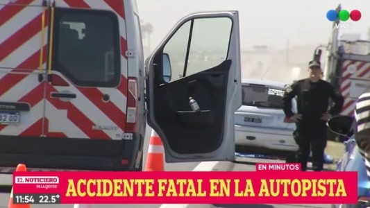 Tragedia en autopista: bajó del auto por falla mecánica y lo atropelló un camión