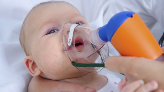 Luego de 60 años de investigación, logran una vacuna contra la bronquiolitis