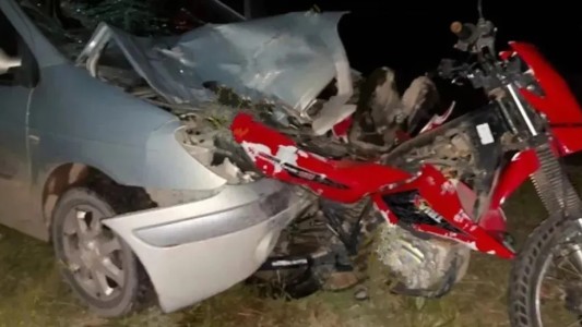 Murió una joven embarazada al ser chocada la moto en la que viajaba como acompañante