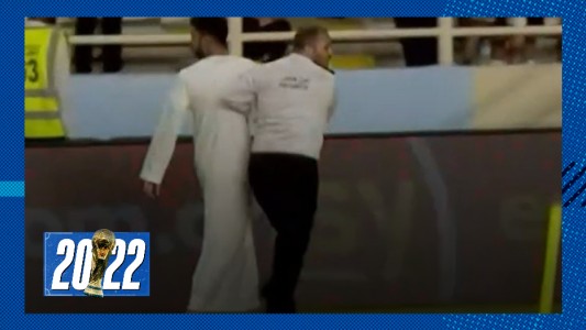 Tres hinchas ingresaron al entrenamiento de la Selección en Abu Dhabi