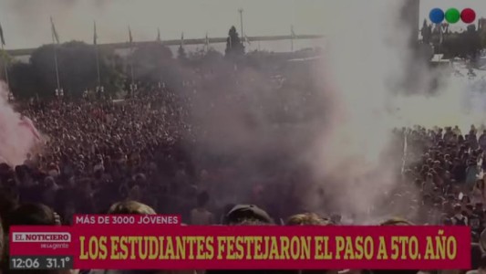 Masiva marcha de estudiantes en el monumento: decomisaron alcohol y pirotecnia (1)