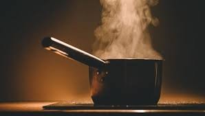 Puso a hervir un zapallo y se quedó dormido