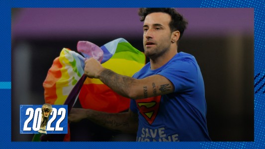 Un hincha ingresó al partido de Portugal - Uruguay con la bandera LGBTQIA+