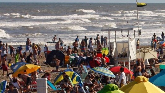 Falleció en Pinamar el turista a quien una ola arrastró y golpeó su cabeza contra la arena