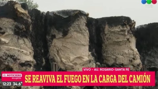 Un camión ardió en llamas en la Autopista Rosario- Santa Fe