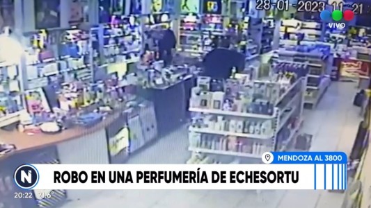 Vestido de enfermero y con un cuchillo robó una perfumería