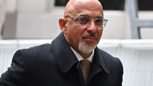 El primer ministro británico destituyó a un ministro por escándalo fiscal