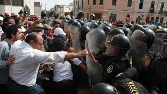 Perú: murió un manifestante en Lima y ya son 48 los fallecidos