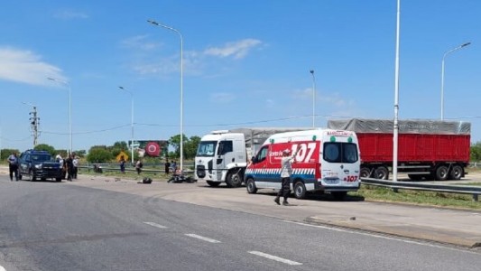 Murió un motociclista tras chocar contra un camión en ruta 11 y Circunvalación