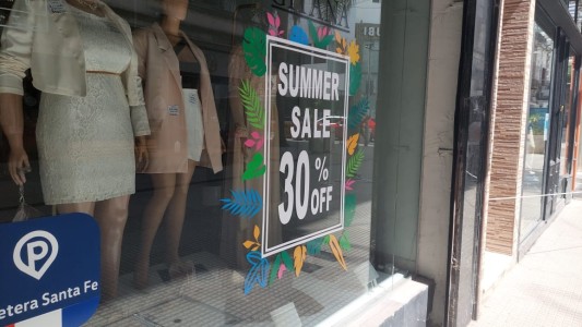 Efectos de la crisis: negocios anticipan las liquidaciones para atraer clientes