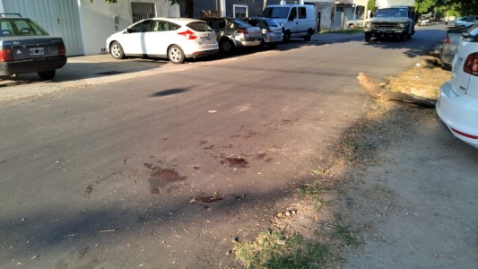 Lo asesinaron tras bajarlo de un auto y tiraron una nota junto al cuerpo