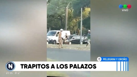 Riña de trapitos en la esquina más transitada de Rosario