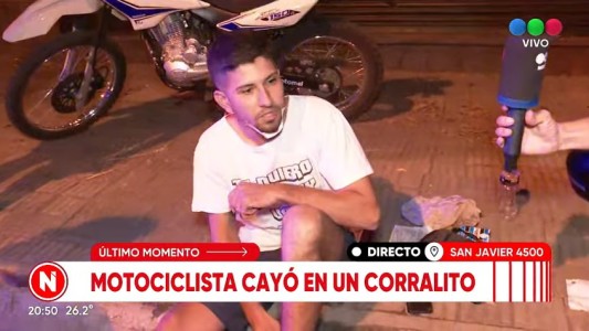 Motociclista cayó en un corralito y salvó su vida de milagro