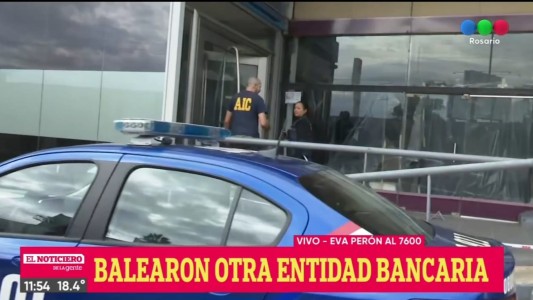 Balearon y dejaron nota en una sucursal del Banco Macro en Fisherton