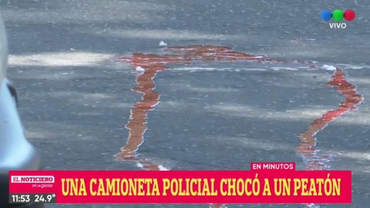 Una camioneta de la policía atropelló a un hombre de 75 años