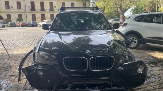 Diplomático francés sufrió un robo y protagonizó persecución con choques múltiples