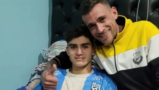 La rápida acción del DT rival evitó tragedia en partido de fútbol