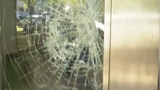 Graves incidentes en el Hospital Alberdi tras el asesinato de dos adolescentes