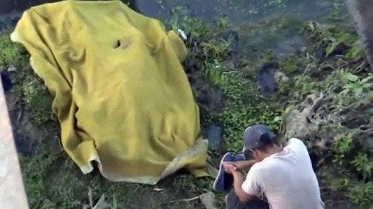 Cayó de un puente, murió ahogado y lo encontró su hermano