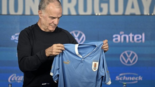 "Yo quería a Argentina campeón de cualquier manera", confesó Bielsa al ser presentado en Uruguay