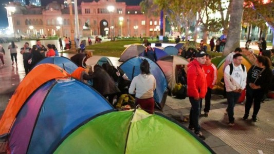 Marcha Federal: agrupaciones piqueteras acampan en Plaza de Mayo con reclamos al Gobierno