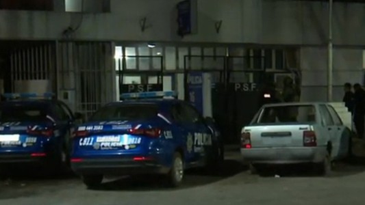 Otro ataque a tiros y mensaje mafioso contra una comisaría rosarina