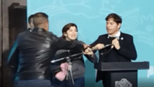 Kicillof recibió a la mujer que irrumpió en el acto: "No quise atentar contra el gobernador"