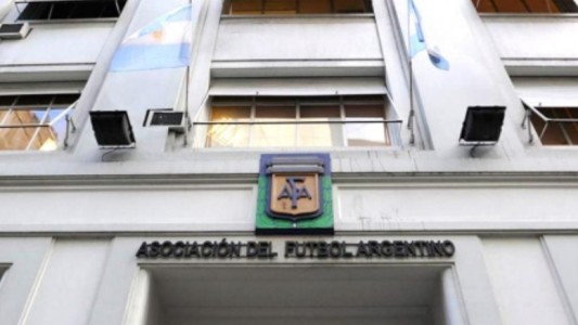 Convocan a asamblea en la AFA para decidir si eliminan un descenso de la Liga Profesional a la Primera Nacional