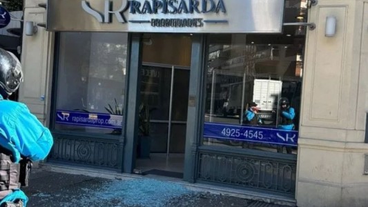 Atacaron la inmobiliaria del presidente de Vélez en medio de los malos resultados