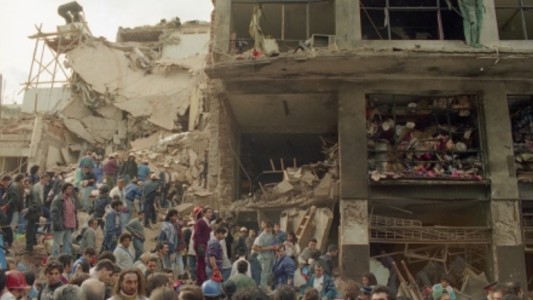 Ordenan la captura internacional de cuatro libanesas acusados por el atentado a la AMIA