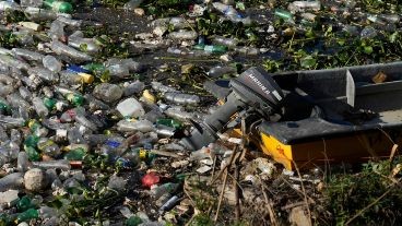 Inician trabajos de limpieza en la desembocadura del arroyo Ludueña