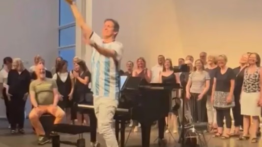 De no creer: un argentino hizo cantar “muchachos” a un coro alemán