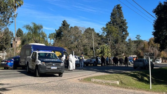 Acribillaron a balazos a un hombre mientras manejaba su camioneta en Funes