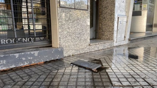 Detienen a un hombre por robo de medidores de agua en el barrio Del Abasto