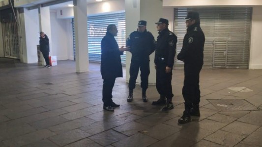 Encuentro nocturno de comerciantes con autoridades policiales