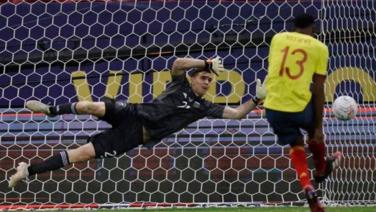 Dibu Martínez contó la historia detrás del "Mirá que te como" y la pelea con el plantel colombiano