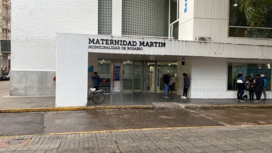 Horror en Rosario: dio a luz a su bebé en un baño y le asestó 10 puñaladas