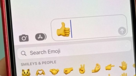 Insólito juicio entre un comprador y un vendedor por el envío de un emoji con el pulgar arriba